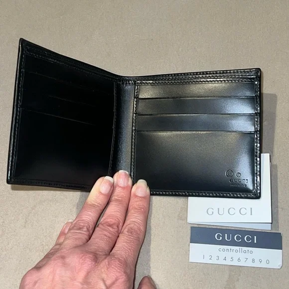 AUTHENTIC Gucci men’s leather wallet.